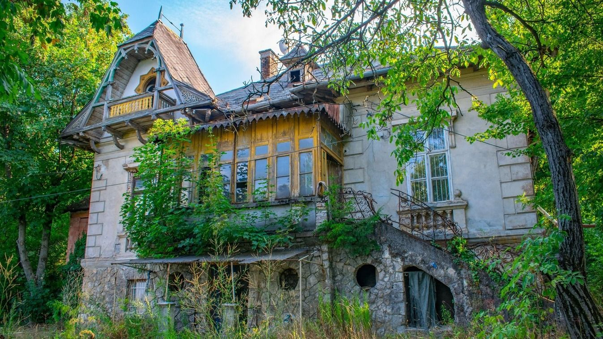 Top5: Sötét titkokat rejt az elhagyatott budai villa, hatalmas pókok tartják rettegésben a budapestieket