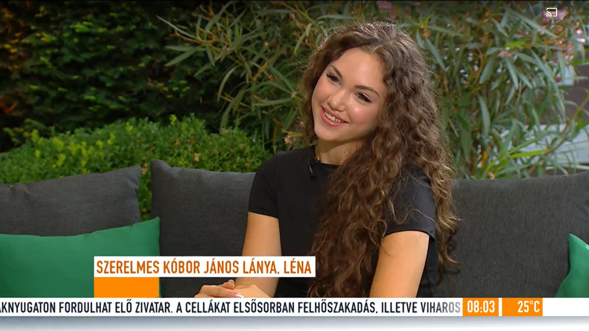 Idősebb férfiba szerelmes Kóbor János 17 éves lánya – Videó!