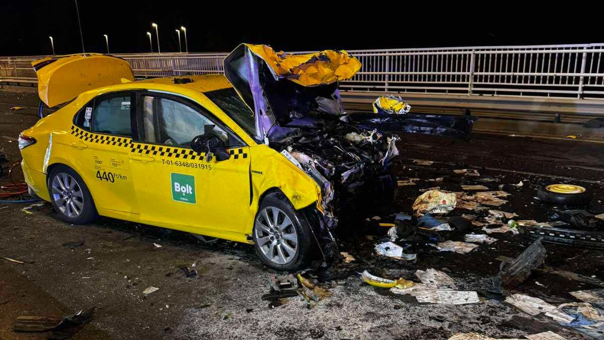 Árpád hídi tragédia: többszörös töréssel, oxigénmaszkban fekszik a súlyosan sérült taxis