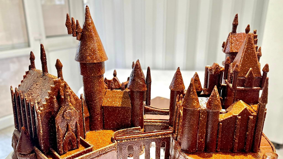 Teljes titokban készítette a csokikirály a több százezer forintos Harry Potter-tematikájú tortát