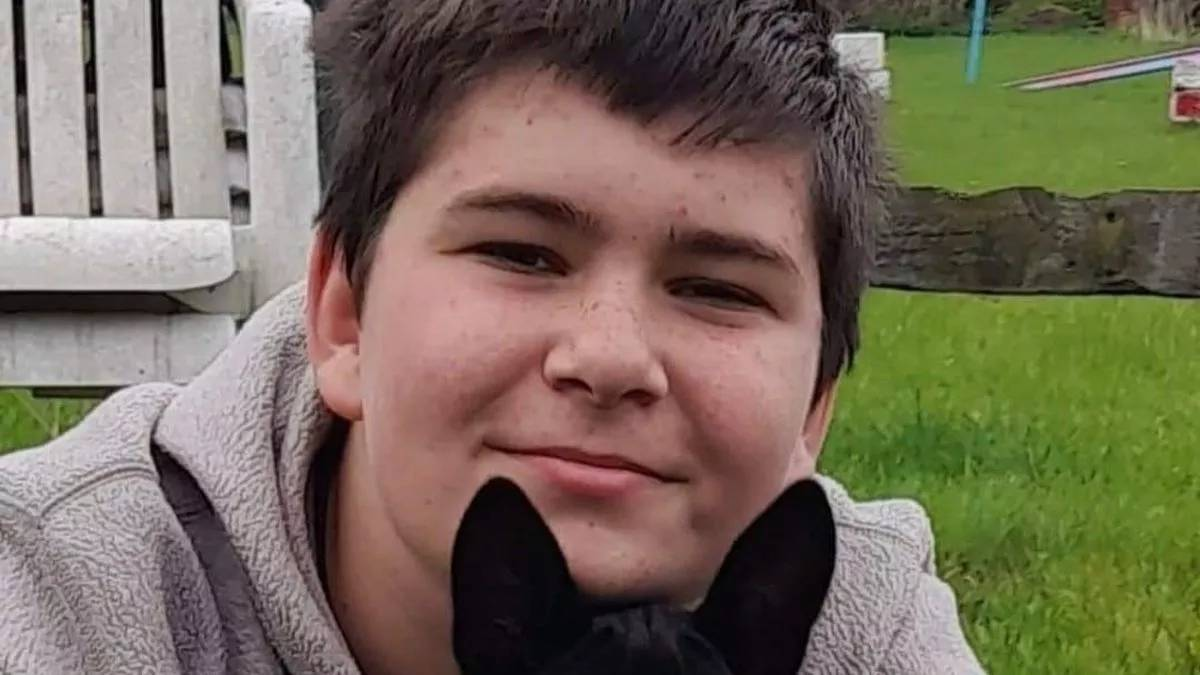„Jobban fog hiányozni, mint azt szavakkal ki lehetne fejezni”  – busz gázolt halálra egy 14 éves fiút