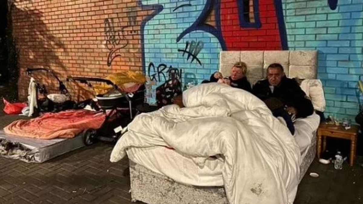 Felüljáró alatt élünk, de 4 hónap múlva megszületik a kisbabánk