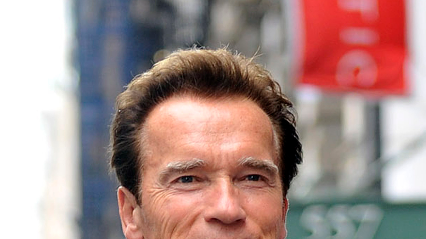 A legendás színész július 30-án lett 77 éves, így születésnapja alkalmából megmutatjuk, hogyan változott az évek alatt. Arnold Schwarzenegger neve szinte összeforrt a Terminátor-filmekkel, de számos más kasszasikert is köszönhetünk neki, mint az Ovizsaru, a True Lies - Két tűz között vagy a Hull a pelyhes.