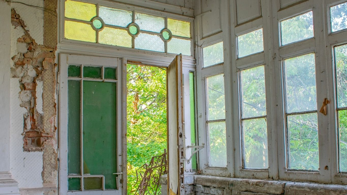 „Hallom az ott élők nevetését” – Szellemek lakhatják a sötét titkokat rejtő budai villát – Galéria