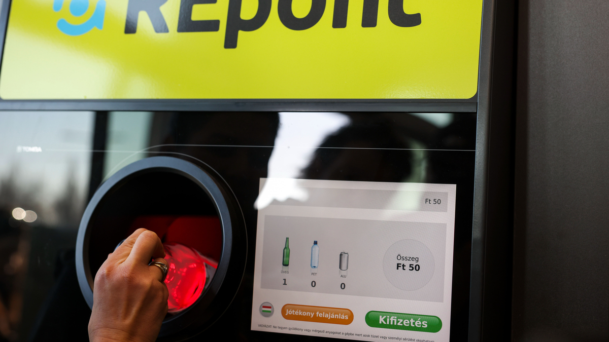 „Úgy néz ki, mint egy szeméttelep!” – Sok családnak gondot okoz a visszaváltható flakonok tárolása