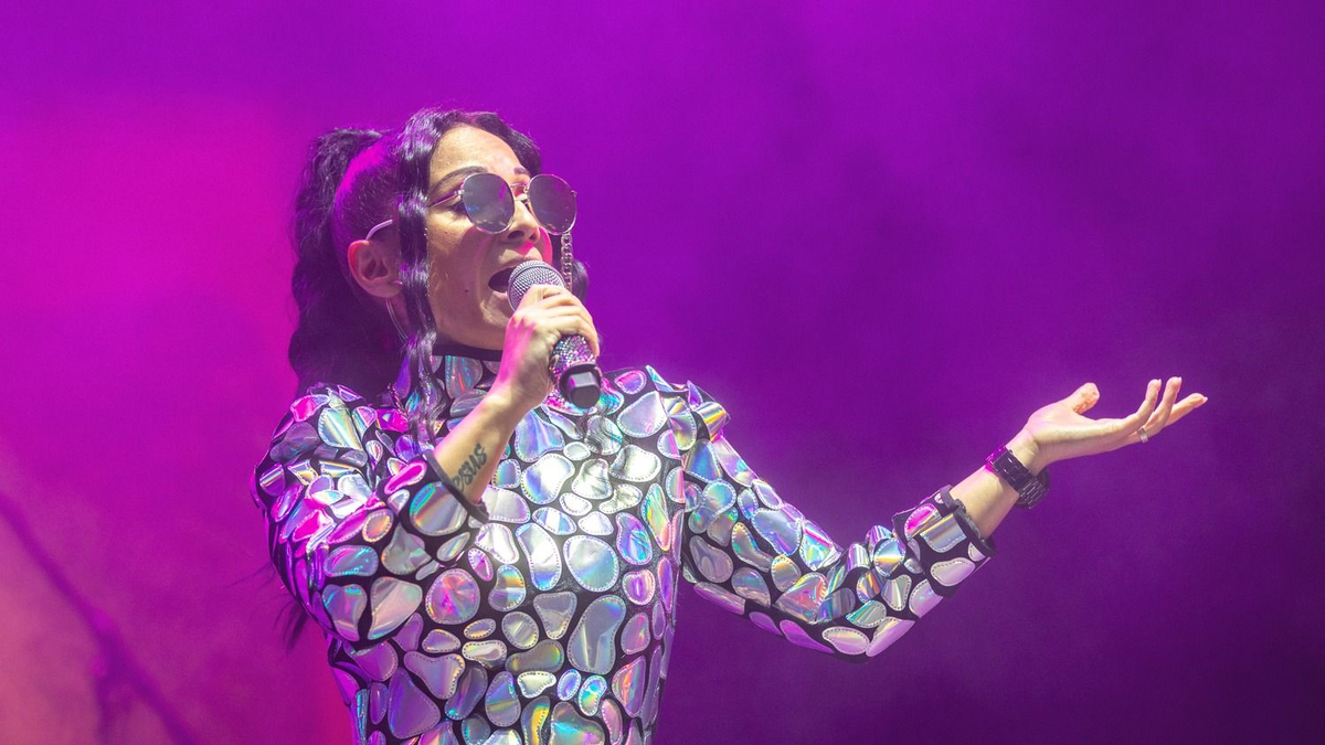 „Néha nekem is kell lazulni” – Nótár Mary újra fürdőruhában