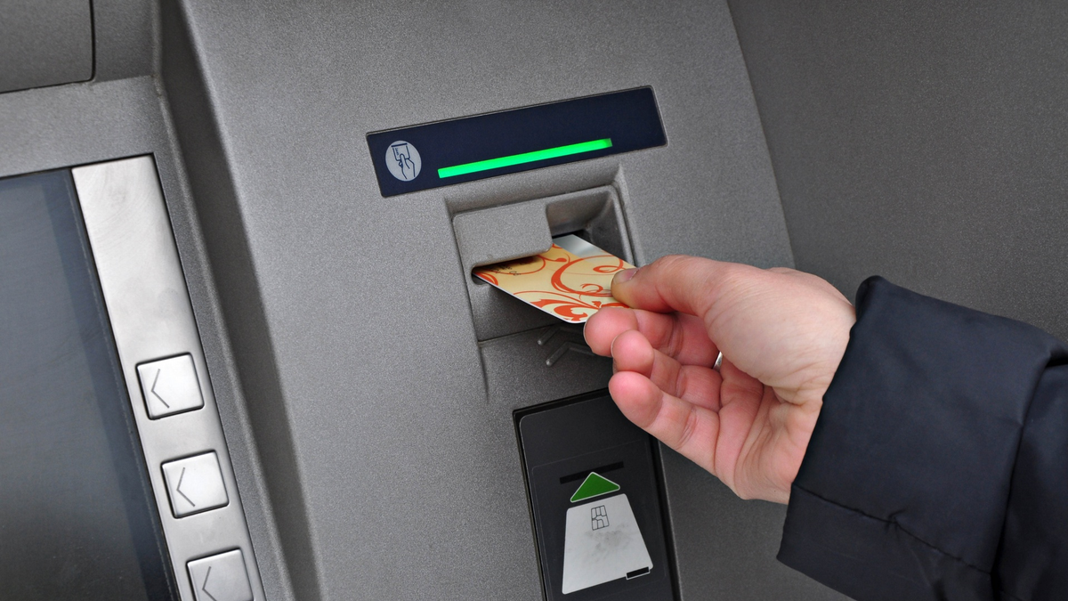 Hatalmas dörejre ébredtek a magyarok az éjjel: felrobbantottak egy bankautomatát