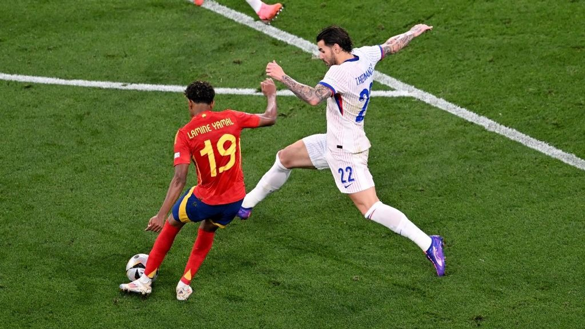 Győzött az igazi futball, hátrányból jutott a döntőbe Spanyolország