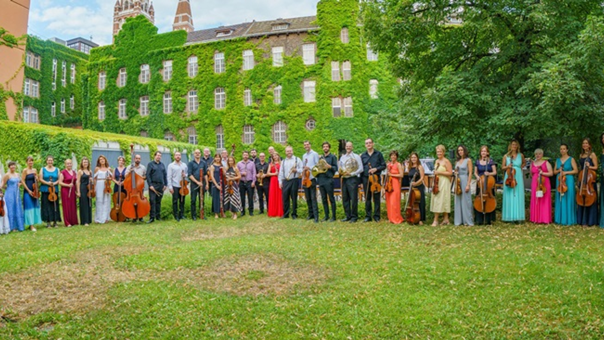 A Szépség Forradalma - Nyáresti koncert a Danubia Zenekarral