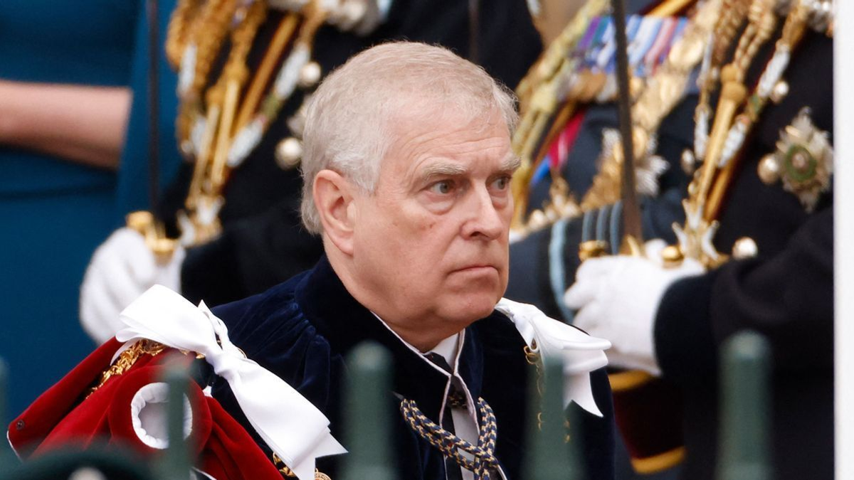 A nem kívánatos András herceget eldughatják egy vidéki kúriába