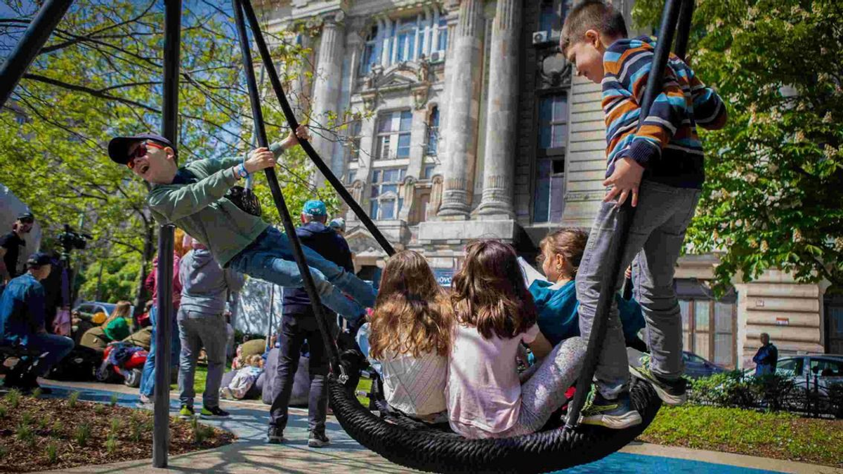 Egy tűt nem lehet leejteni, annyian vannak a belvárosi gyerekparadicsomban