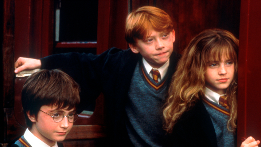 Ma ünnepli 36. születésnapját a Harry Potter-filmek közkedvelt sztárja, Rupert Grint. A színész 2001-ben, 13 évesen alakította először Ron Weasley karakterét, akinek a neve szinte összeolvadt a sajátjával. Most a születésnapja alkalmából fotókon is megmutatjuk, hogy hogyan lett a kis Ronból felnőtt férfi és édesapa.