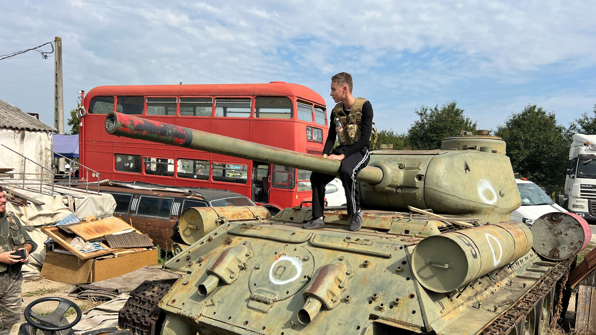 Tank, traktor, Rolls-Roys – Tóni bármit rendbe hoz – Európa legjobb restaurátora magyar