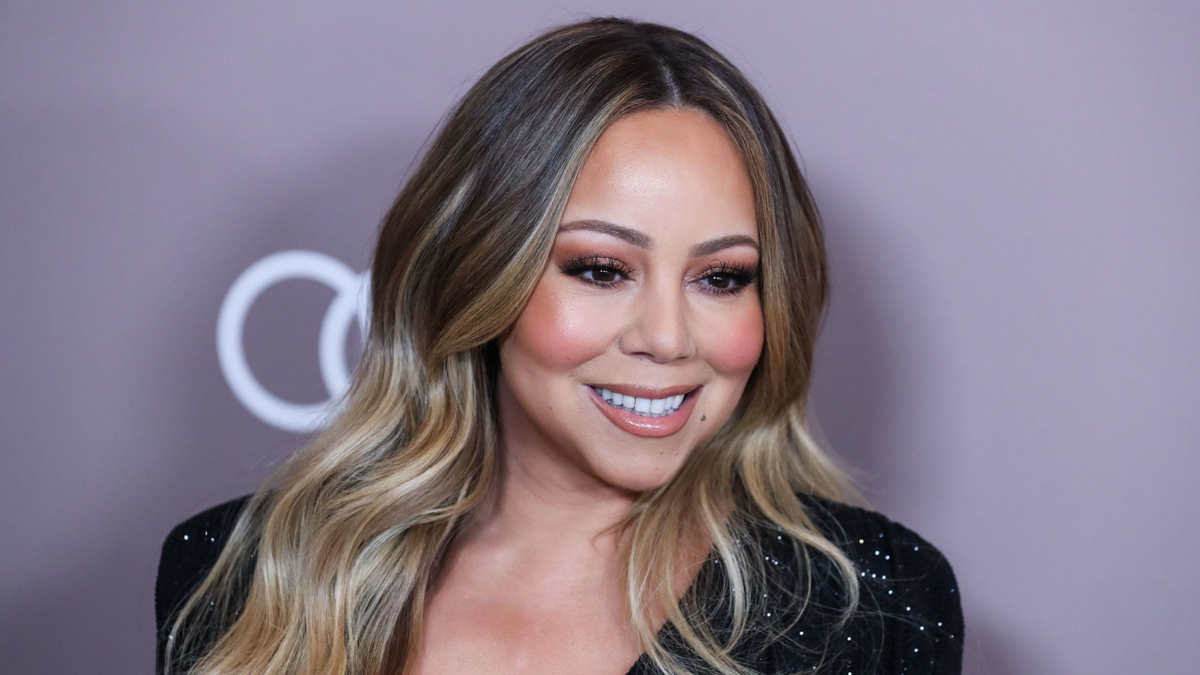 Átverte az embereket Mariah Carey az All I Want For Christmas is You című slágerével – Video