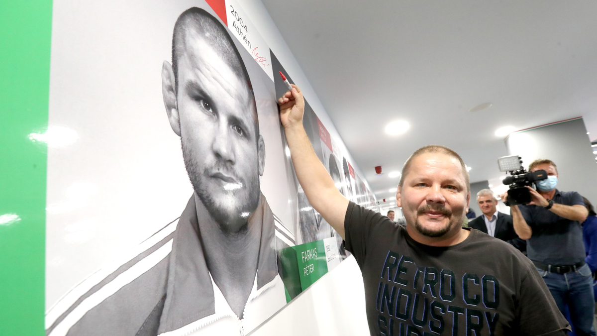 Megcsörrent a telefonja, ide hívták sokak kedvenc olimpiai bajnokát