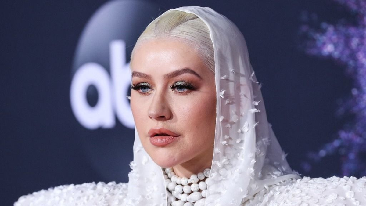 Nincsenek szavak: Christina Aguilera a mellei közé engedte a kamerát