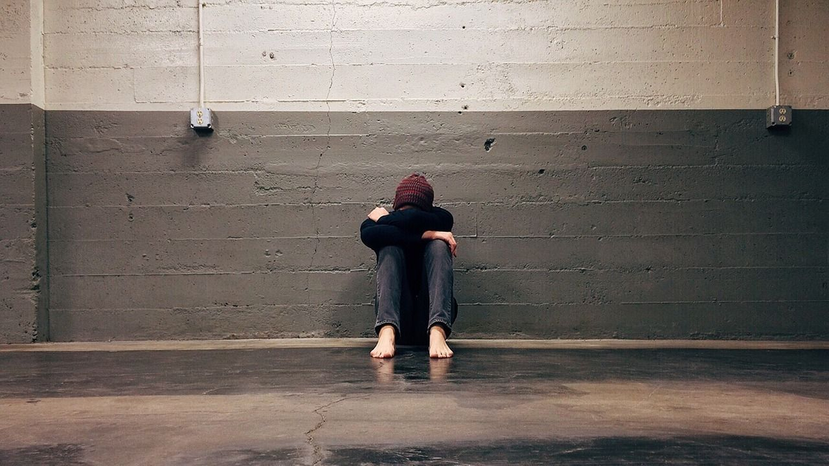 „Eldobta a családja” – Hajléktalanként él Józsefvárosban a 13 éves Kevin