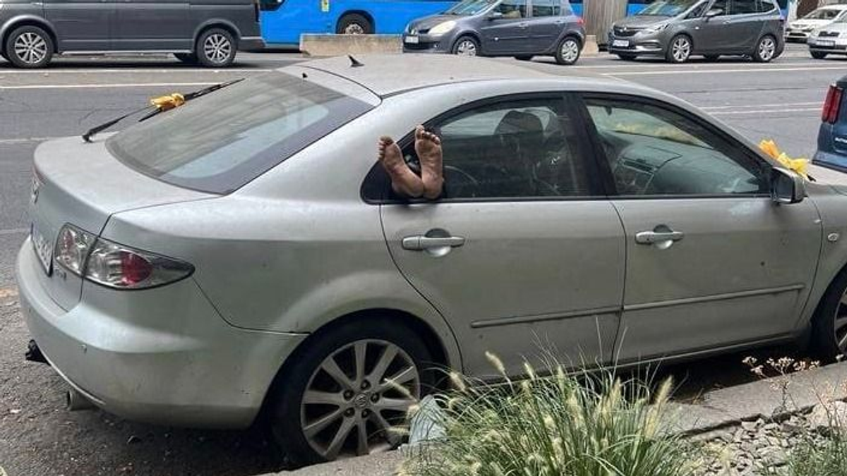 „Jó pár hete elfoglalta már a roncsot” – Újabb elhanyagolt autó miatt háborognak a budapestiek