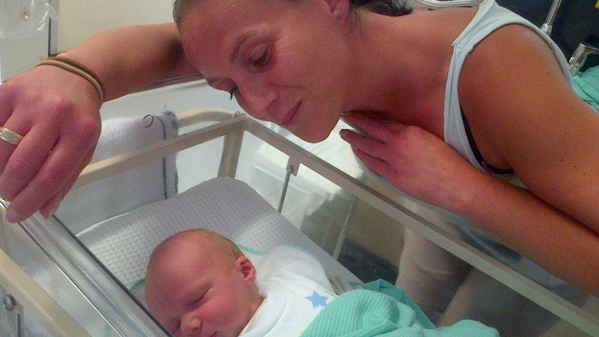 „Súlyos fejfájással került a sürgősségire” – Hetei vannak hátra egy háromgyerekes anyukának, miután másodszor lett rákos