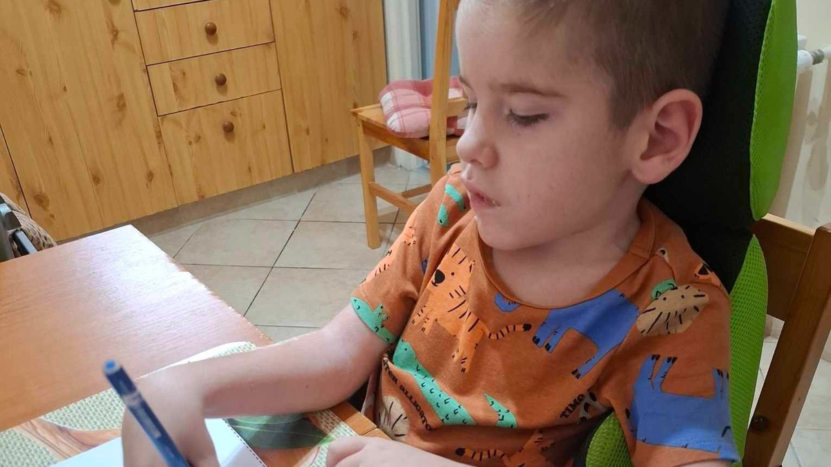 Rácáfolt az orvosokra, így olvas SMA Tomika