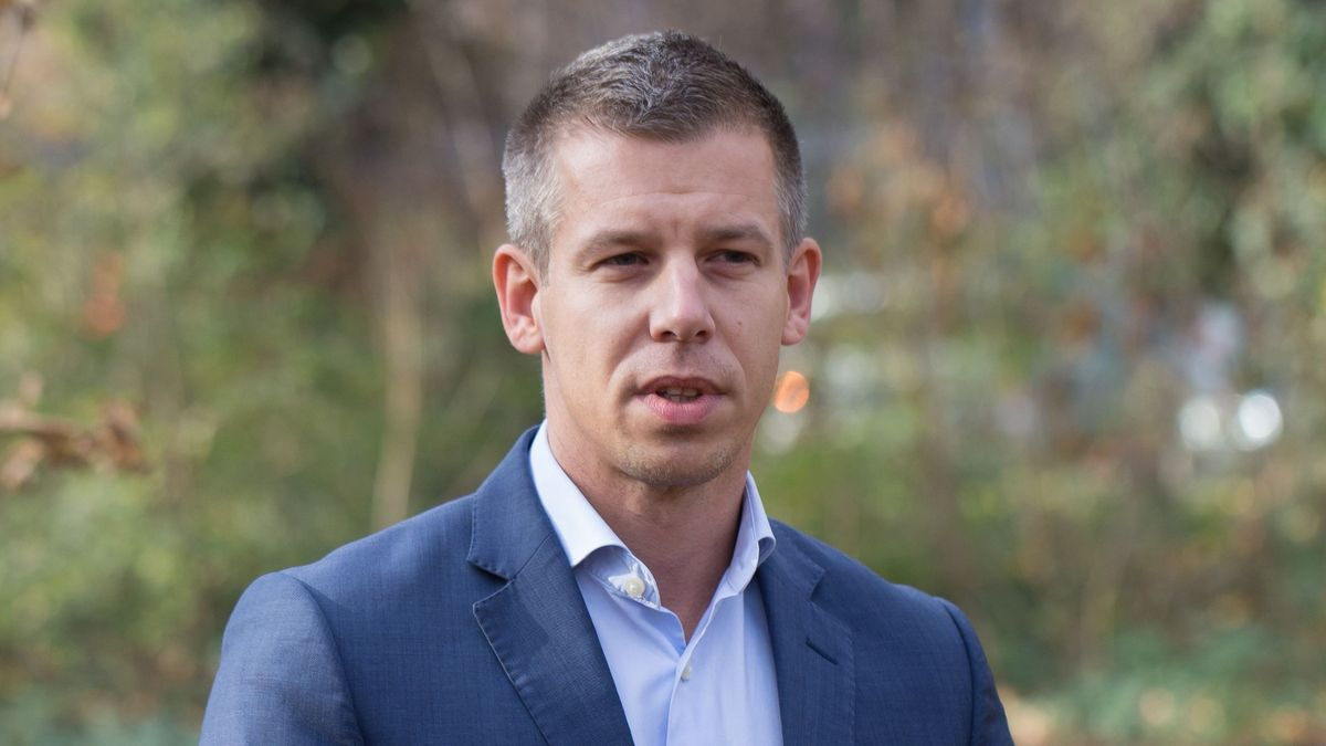 Tömegesen vásárolja a kamulájkokat Magyar Péter