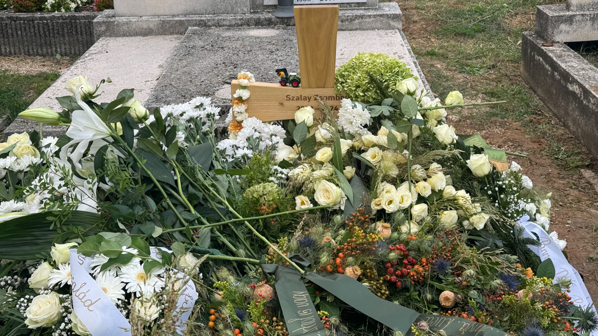 Baleset áldozata lett a 16 éves Zsombor – így búcsúztak el az angyalarcú fiútól