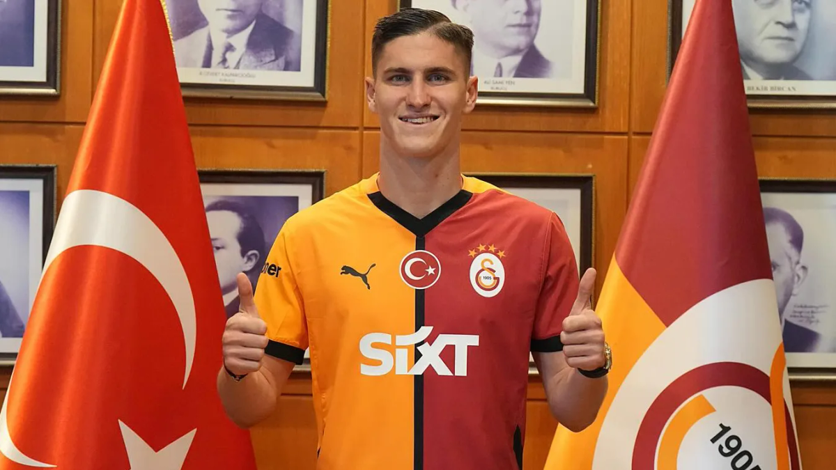 Kiderült, ennyit keres Sallai Roland