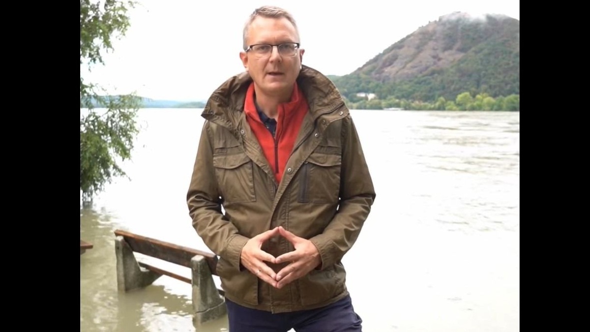 Rétvári Bence: A gátakon védekezni kell, nem politizálni