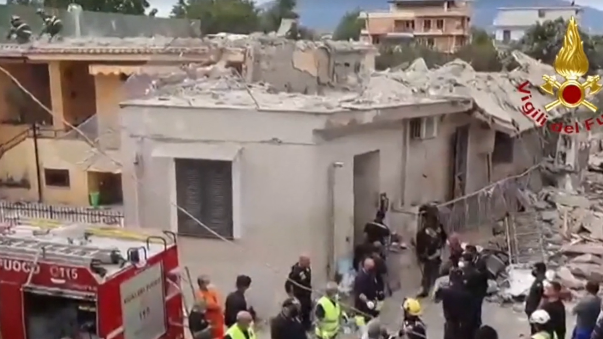 Megrázó videó: összeomlott egy épület, két kisgyermek holtteste feküdt alatta