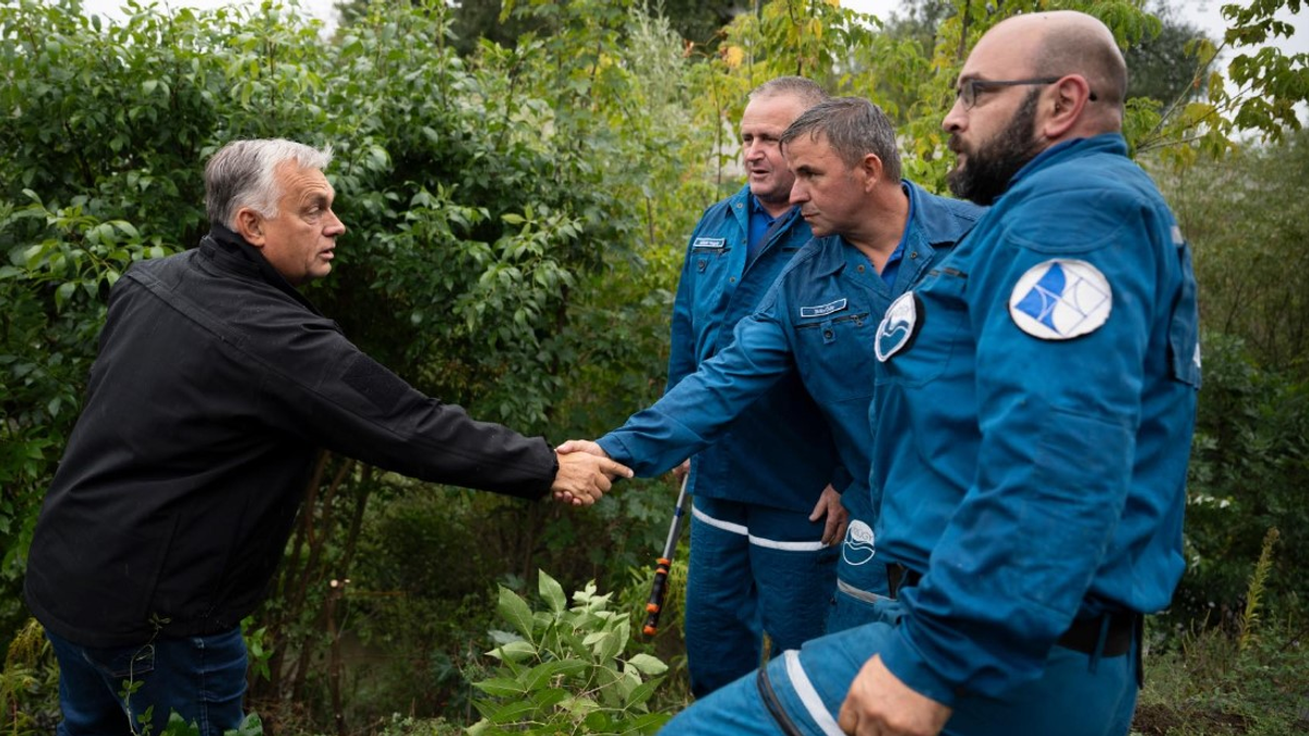 Orbán Viktor vezetésével ülést tartott az árvízvédelmi operatív törzs