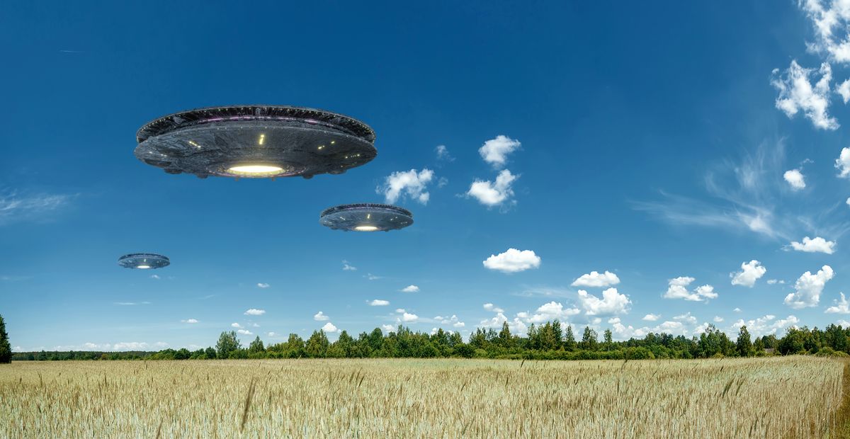 Ufo,,An,Alien,Plate,Hovering,Over,The,Field,,Hovering,Motionless