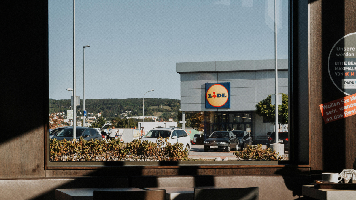 Meghökkentő videó szivárgott ki: így sütik valójában a pékárut a Lidlben