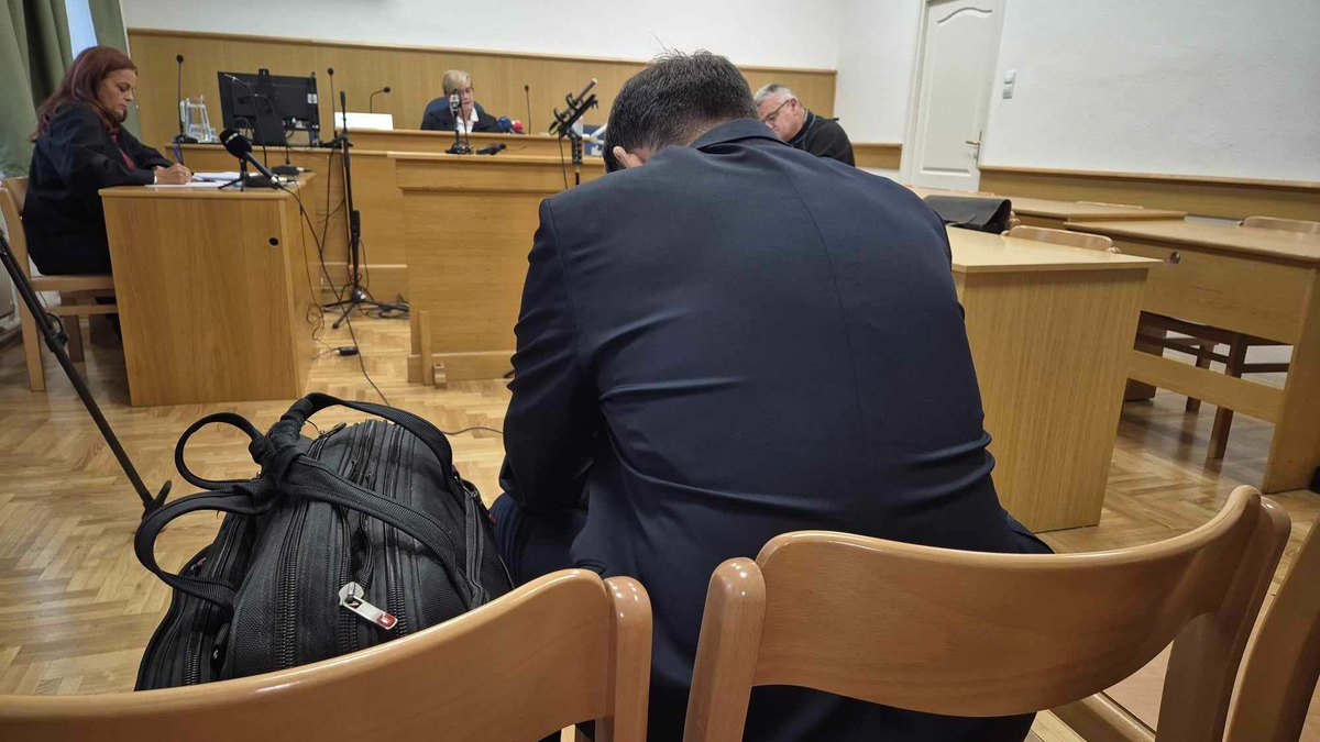 Vízzel öntötte le a hajléktalant