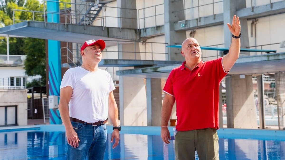 Olimpiai és világbajnok sportolók védték a Hajós uszodát a sportállamtitkár vezetésével