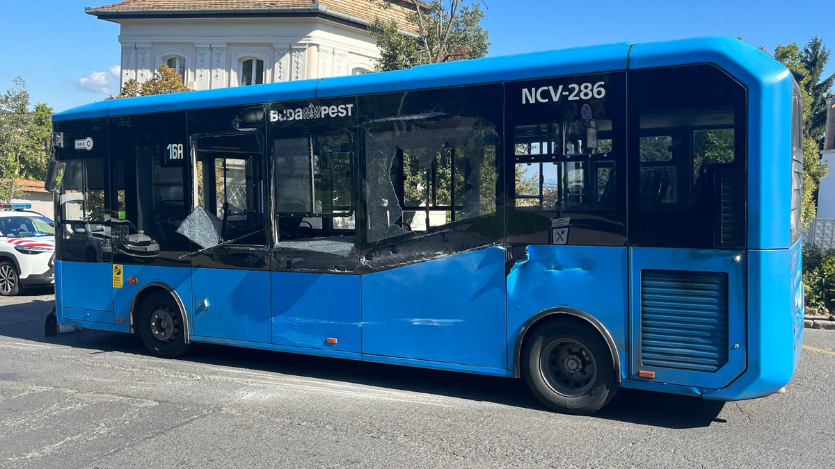 Várnegyed: Emiatt tiltja ki Böröcz László a nagyobb turistabuszokat