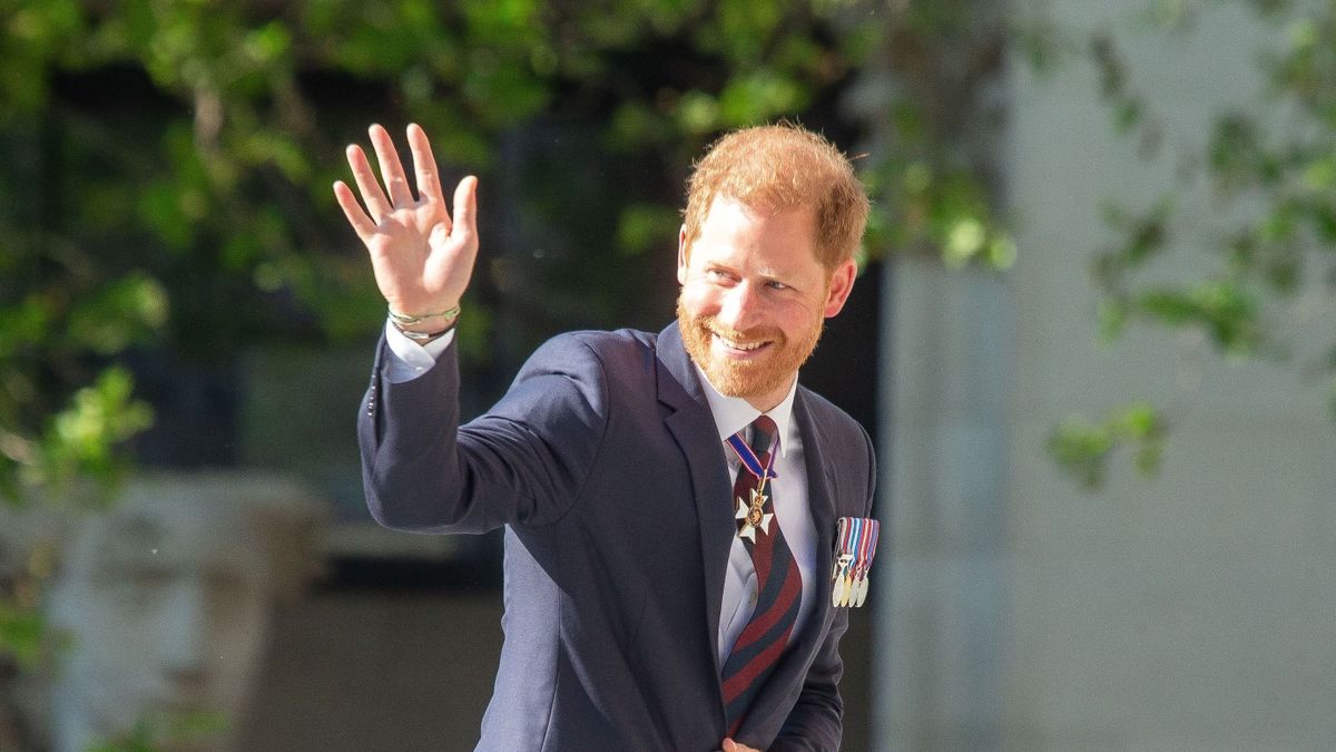 Prince Harry arrives at Invictus Games 10th Anniversary Service in London