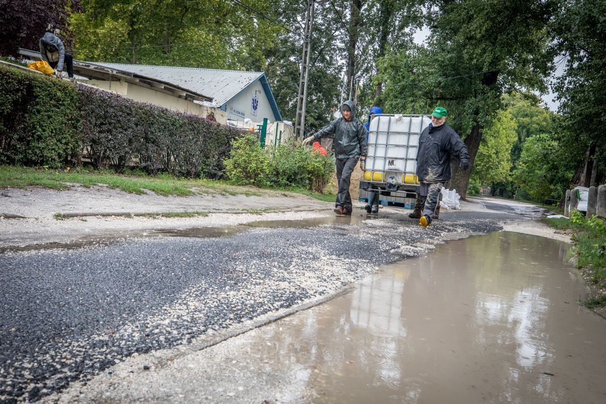 A héten borzolta a kedélyeket az óbudai önkormányzat árvízvédelmi felkészületlensége /