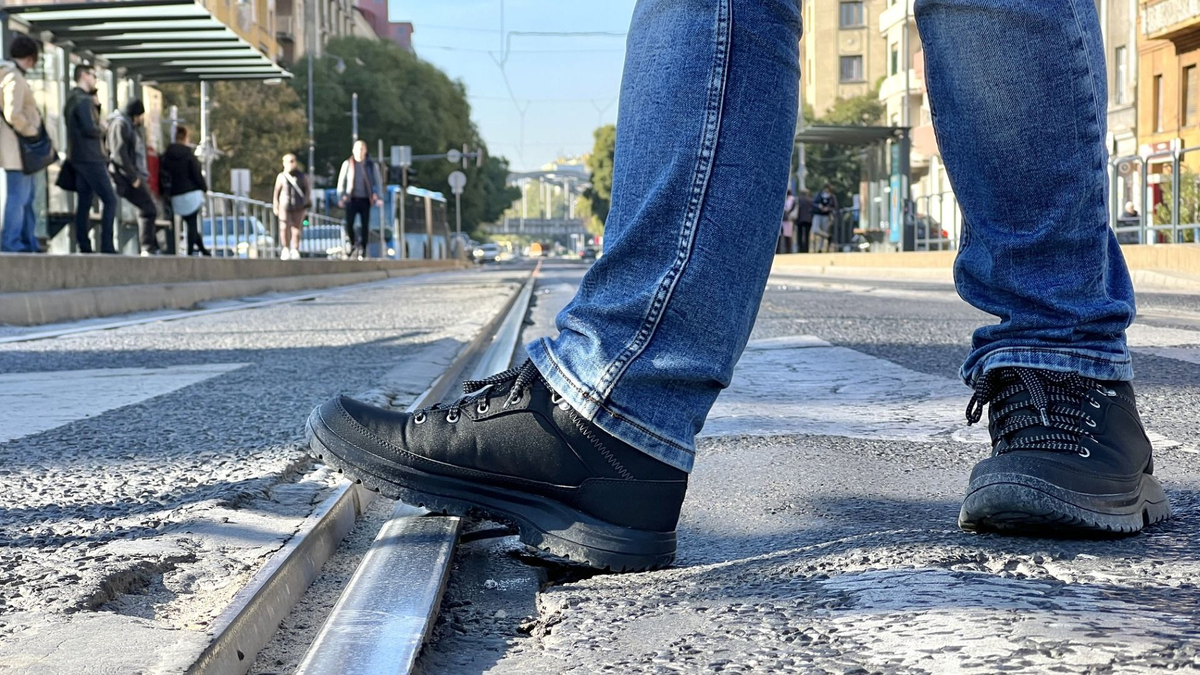Életveszélyes gödör tátong Budapesten!