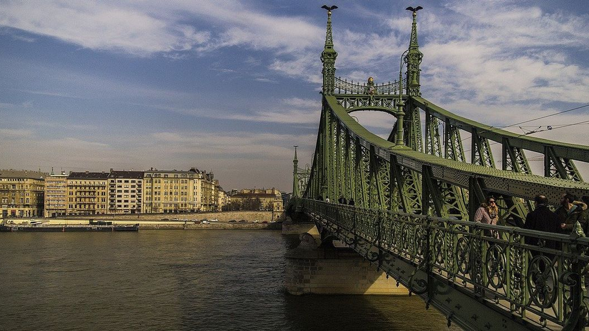Fontos forgalomváltozás Budapesten! Lezárják a Szabadság hidat