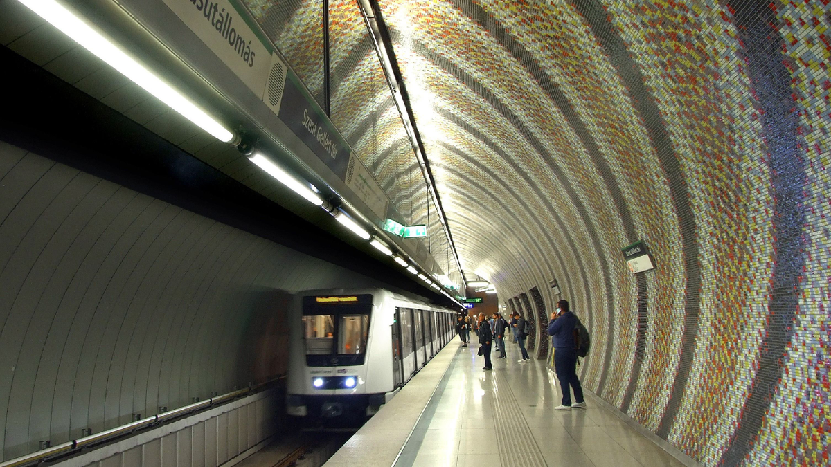 Budapest: Hihetetlen de ezt pattogtatta a biztonsági őr a metróban