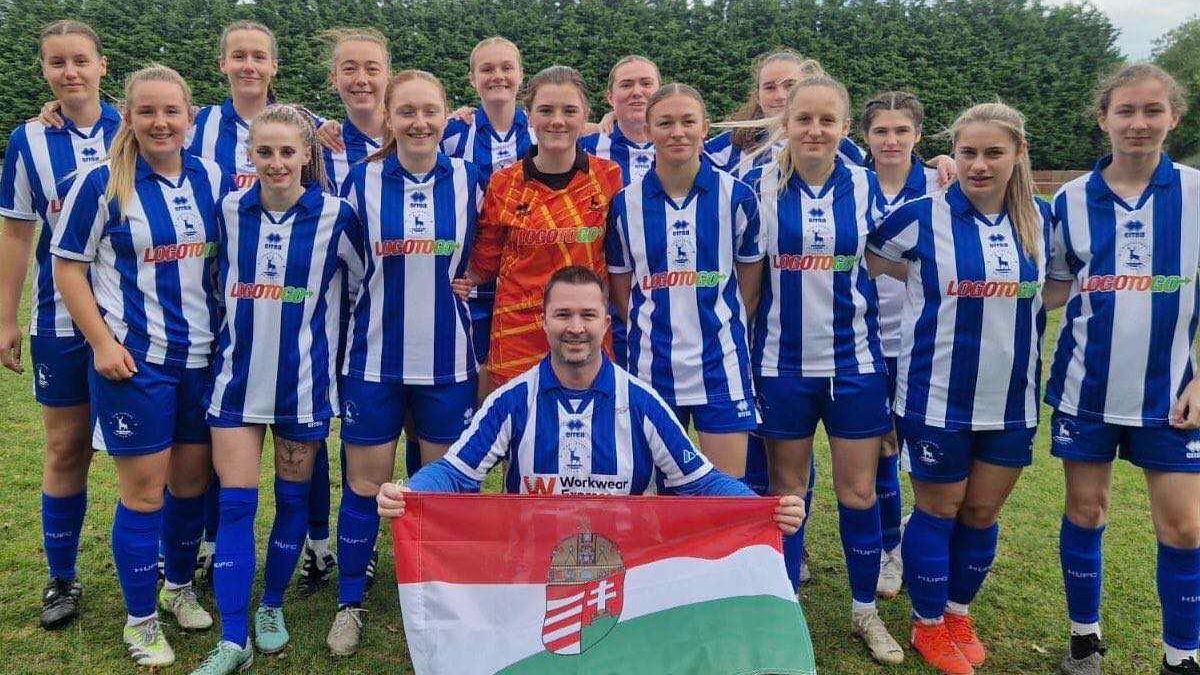 Magyar rajongó az angol futball csapat kabalája