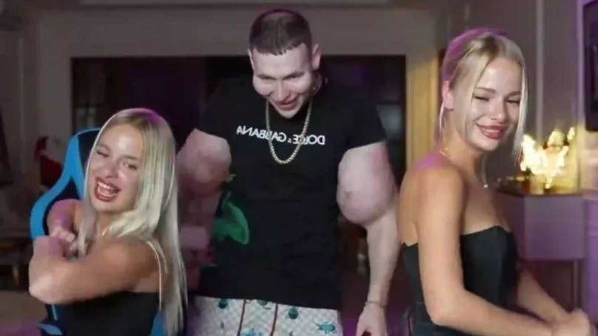 Megdöbbentette a világot az orosz Popeye: groteszk külsejével is gyönyörű nőket vonz
