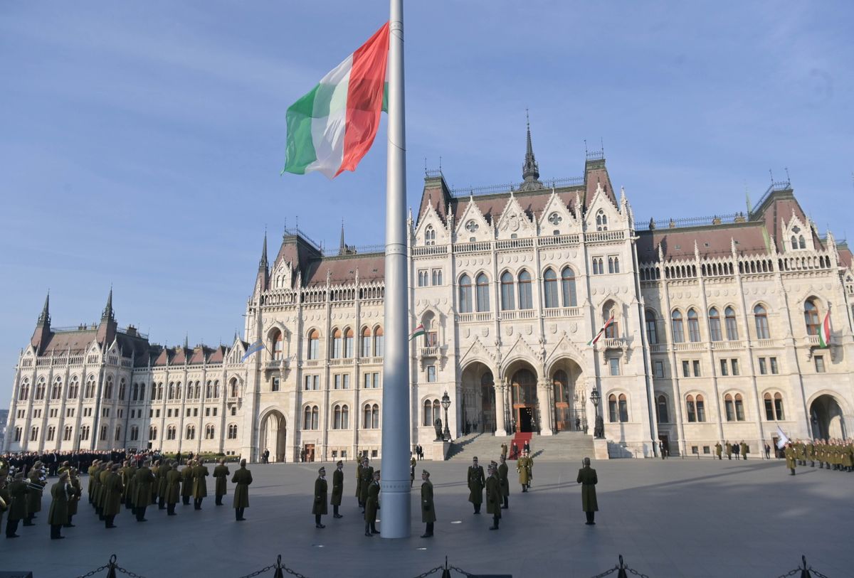 BÖRÖNDI Gábor; KÖVÉR László; SZALAY-BOBROVNICZKY Kristóf