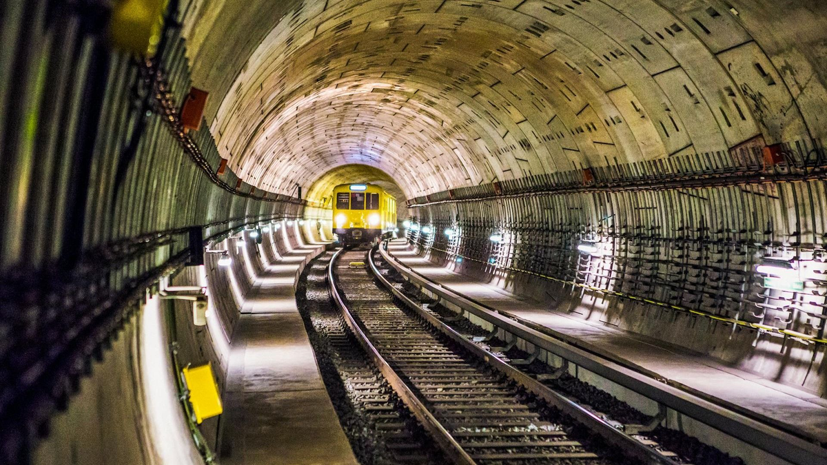 Kitört a pánik: vezető nélkül indult el a metró