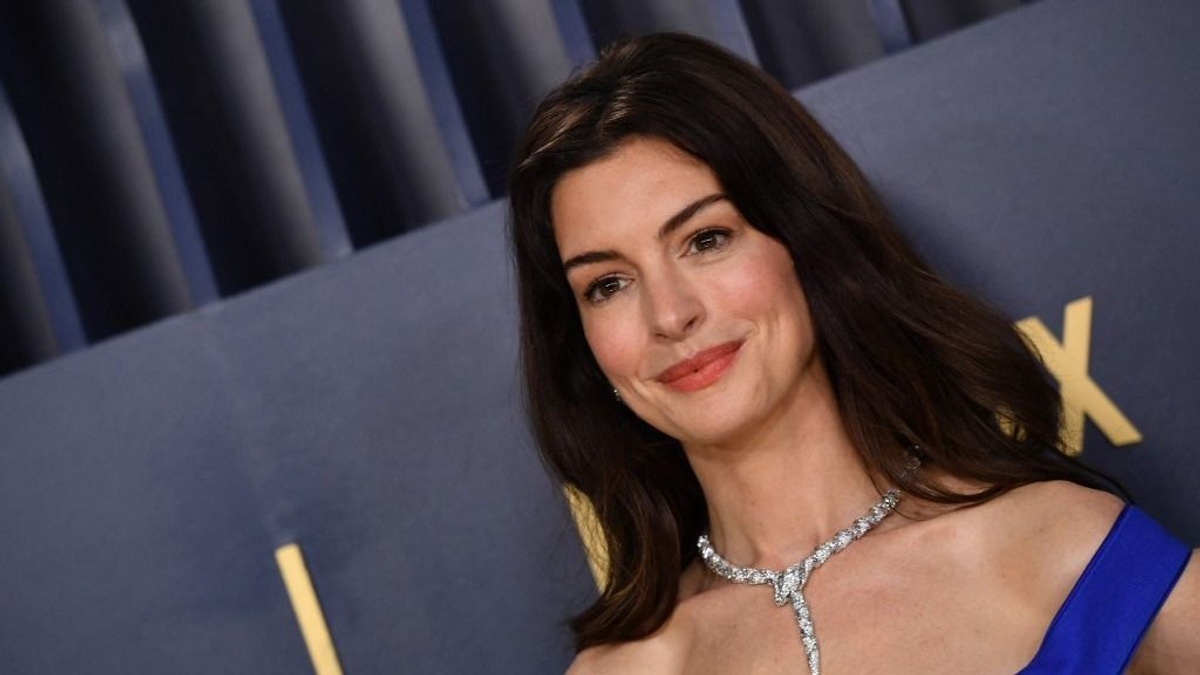 „Majdnem belém rohantak múlt éjszaka” – lelkendezett Anne Hathaway – Videó