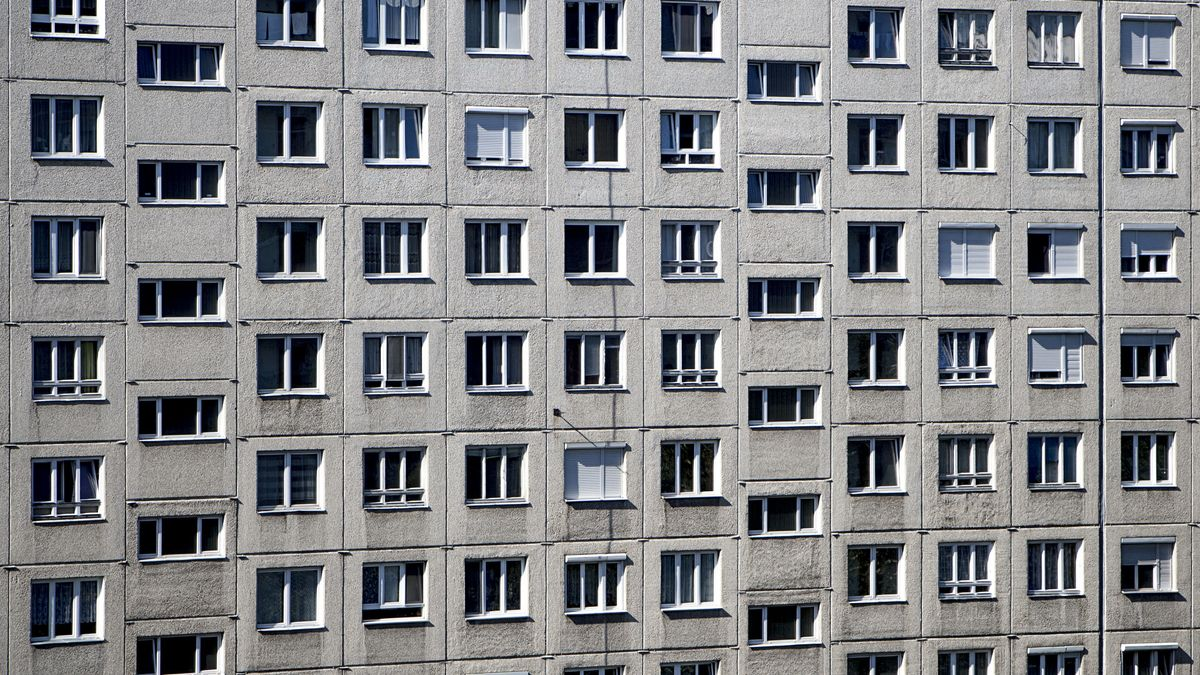Teljes pánik a belvárosban: kidobtak egy kisbabát a 4. emeletről
