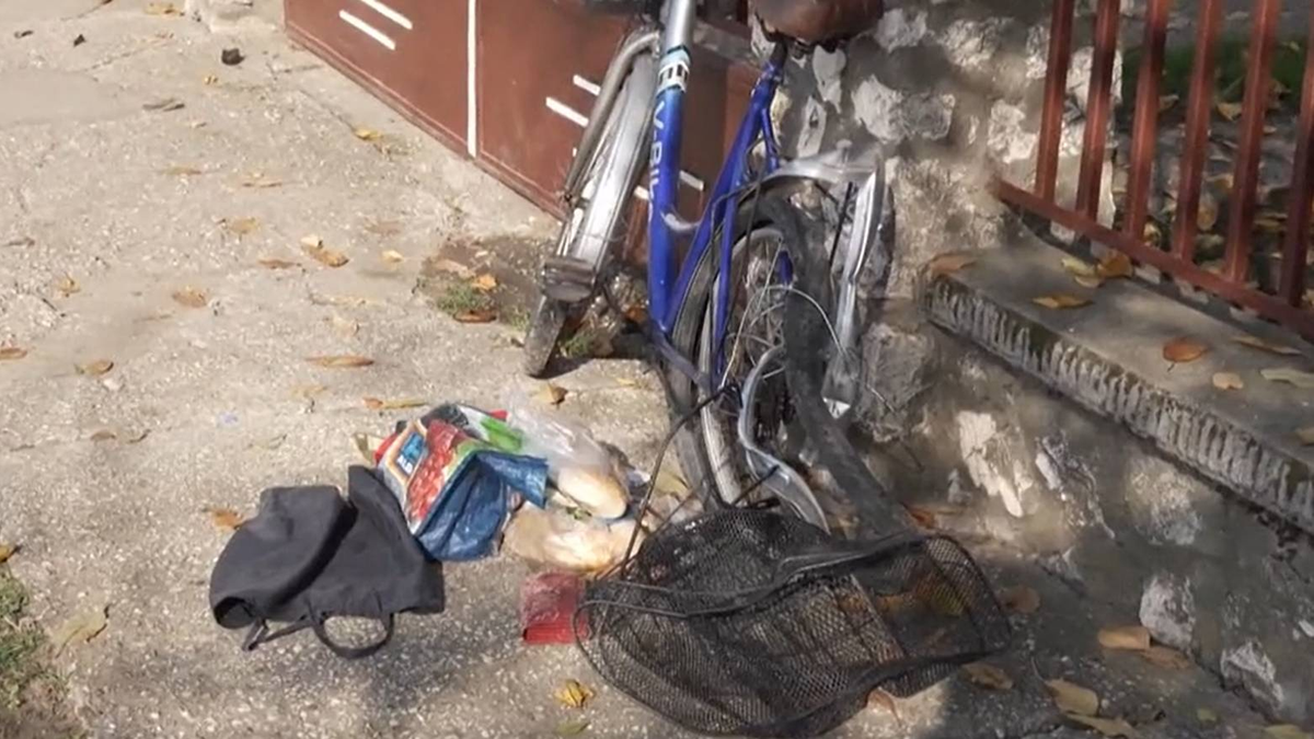 Tragédia Rábapatonán: 20 percig küzdöttek a kocsi alá szorult asszony életéért