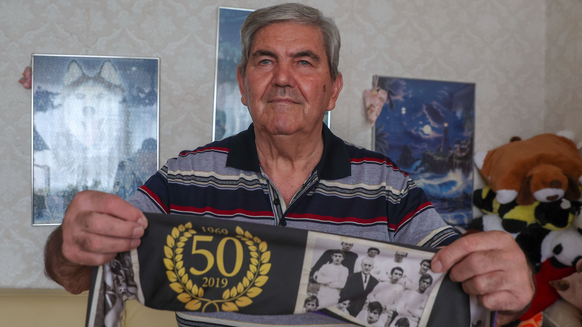„Nyerjünk, aztán menjünk a pénztárhoz” – nagy sztorikkal vezette fel az Újpest–Fradit a legendás védő