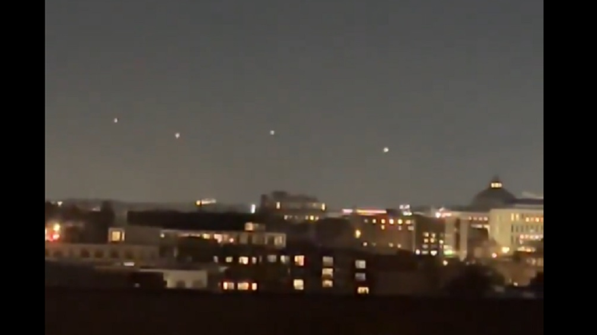 Titokzatos fények, UFO okozott pánikot a fővárosban: „Ez őrület!” – Videó