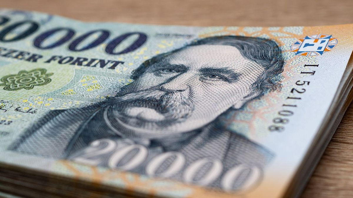 Örülhetnek a magyarok: végre vastagodott a pénztárcánk